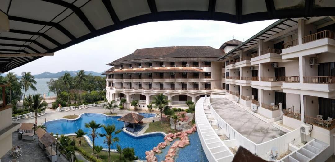 The Orient Star Resort Lumut Exteriör bild